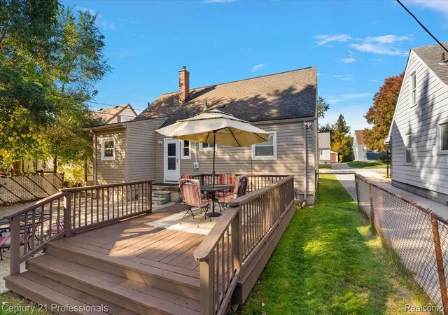 Photo 4 of Single family home for sale at 409 S Chocolay Ave, Clawson, MI 48017 | MLS# 20261087027 | Listing updated on 2026-10-30
