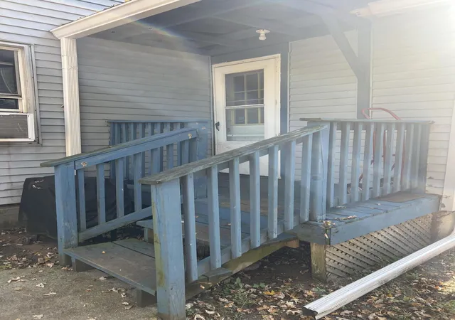 Photo 3 of Single family home for sale at 140 Seeley St, Adrian, MI 49221 | MLS# 81026057122 | Listing updated on 2026-10-29