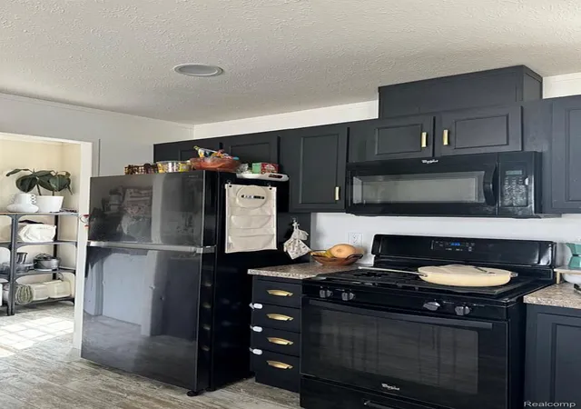 Photo 4 of Single family home for sale at 14164 Jackson Dr, Wayne City Wayne, MI 48170 | MLS# 20261087049 | Listing updated on 2026-10-29
