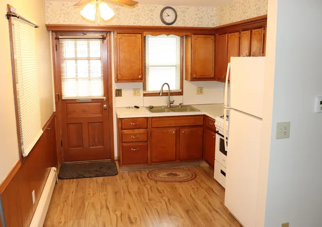 Listing Photo 4 - Condo for sale in building located at 2161 SW Clyde Park Ave, Wyoming, MI 49509 - Unit #65