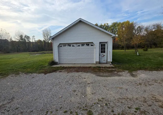 Photo 3 of Single family home for sale at 5398 Seneca Hwy, Clayton, MI 49235 | MLS# 56050226112 | Listing updated on 2026-10-30