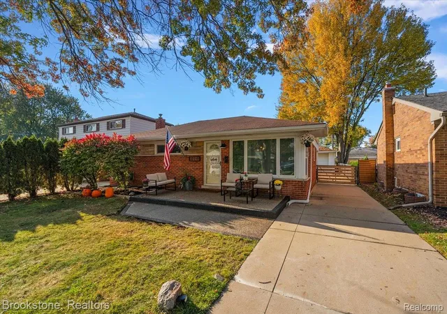 Photo 2 of Single family home for sale at 23048 Recreation St, Saint Clair Shores, MI 48082 | MLS# 20261087101 | Listing updated on 2026-10-30