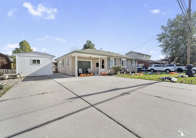 Photo 1 of Single family home for sale at 29421 S Gibraltar Rd, Gibraltar, MI 48173 | MLS# 57050226122 | Listing updated on 2026-10-29