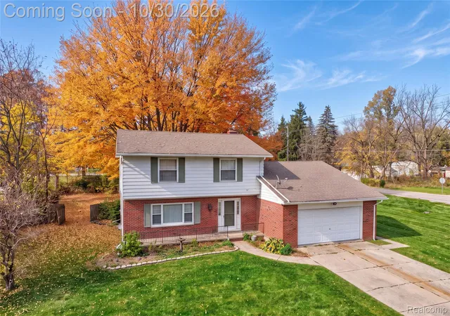 Photo 1 of Single family home for sale at 1010 Western Hills Dr, Flint, MI 48532 | MLS# 20261087141 | Listing updated on 2026-10-30