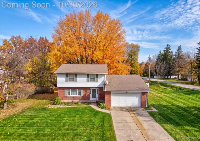 Photo 2 of Single family home for sale at 1010 Western Hills Dr, Flint, MI 48532 | MLS# 20261087141 | Listing updated on 2026-10-30