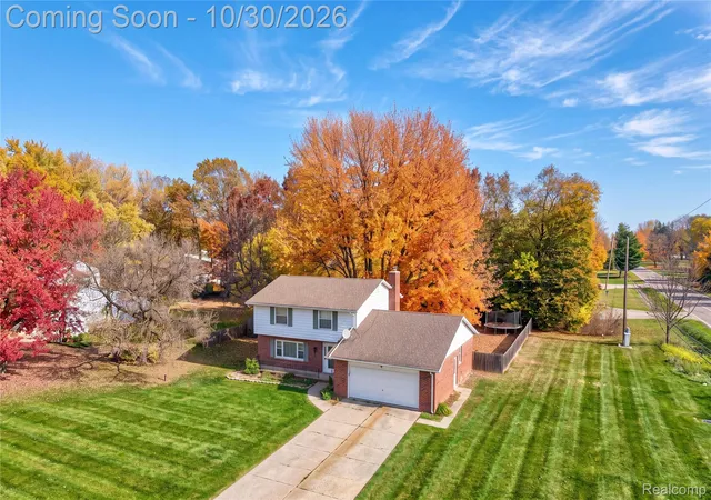 Photo 3 of Single family home for sale at 1010 Western Hills Dr, Flint, MI 48532 | MLS# 20261087141 | Listing updated on 2026-10-30