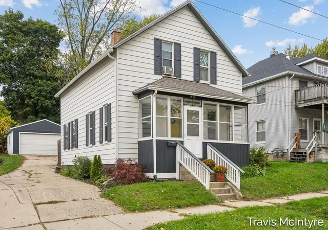 Photo 1 of Single family home for sale at 1339 Valley Ave Nw, Grand Rapids, MI 49504 | MLS# 65026057224 | Listing updated on 2026-10-28