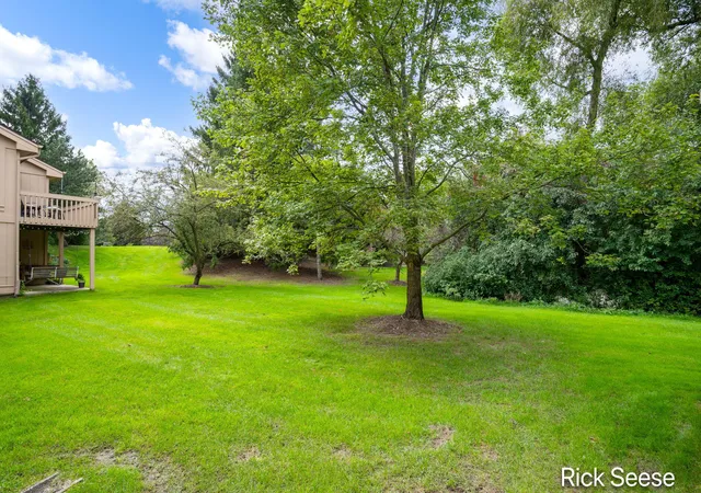 Listing Photo 4 - Condo for sale in building located at 1379 Suncrest Dr NE, Grand Rapids, MI 49525