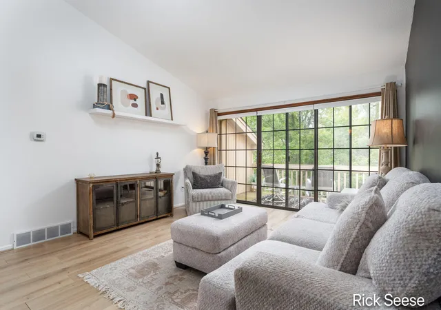 Listing Photo 5 - Condo for sale in building located at 1379 Suncrest Dr NE, Grand Rapids, MI 49525