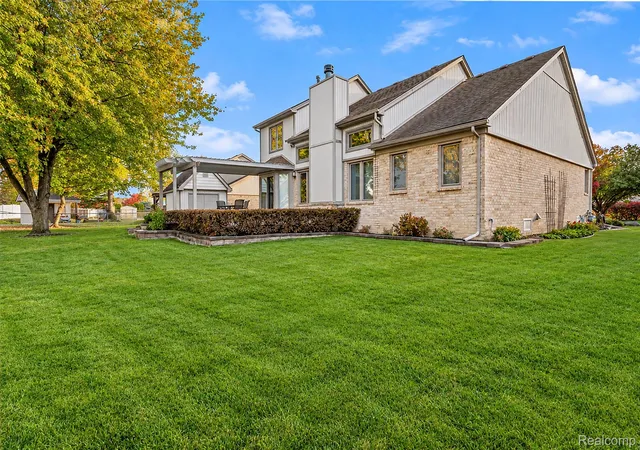 Photo 1 of Single family home for sale at 31095 Broderick Dr E, Chesterfield Township Macomb, MI 48051 | MLS# 20261087214 | Listing updated on 2026-10-30
