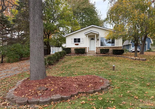 Photo 1 of Single family home for sale at 5096 Walker Dr, Brighton, MI 48114 | MLS# 20261087217 | Listing updated on 2026-10-29