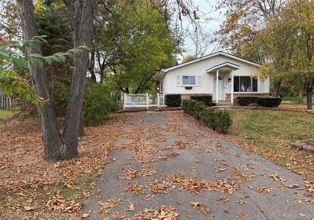 Photo 2 of Single family home for sale at 5096 Walker Dr, Brighton, MI 48114 | MLS# 20261087217 | Listing updated on 2026-10-29