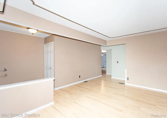 Photo 4 of Single family home for sale at 37361 Catherine Marie Dr, Sterling Heights, MI 48312 | MLS# 20261087218 | Listing updated on 2026-10-29
