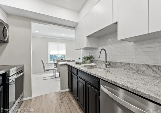 Photo 2 of Condo for sale at 775 E Fox Hills Dr, Bloomfield Hills, MI 48304 | MLS# 20261087223 | Listing updated on 2026-10-29
