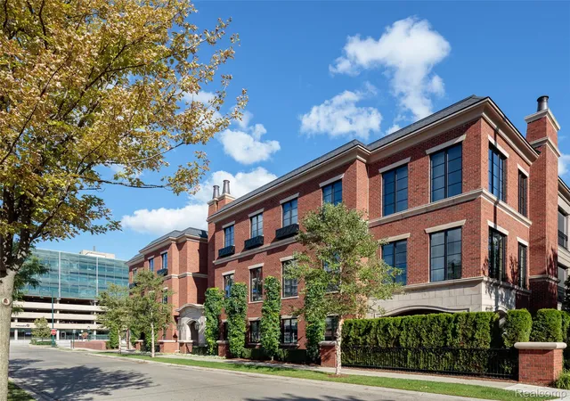 Listing Photo 2 - Condo for sale in building located at 420 E Frank St, Birmingham, MI 48009 - Unit #301