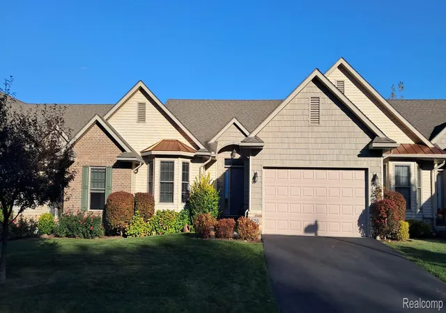 Listing Photo 1 - Condo for sale in building located at 6255 Butternut Cir, Brighton, MI 48116 - Unit #9