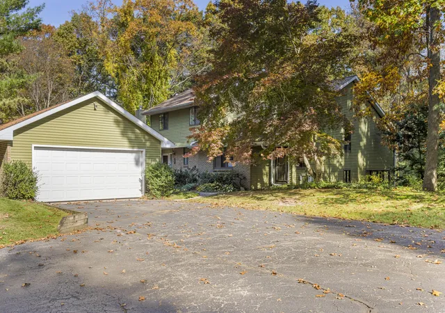 Photo 1 of Condo for sale at 730 Charlemagne Blvd, Battle Creek, MI 49017 | MLS# 64026057275 | Listing updated on 2026-10-28