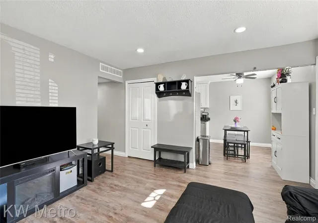 Photo 2 of Single family home for sale at 24795 Trombley St, Harrison Township, MI 48045 | MLS# 20261087272 | Listing updated on 2026-10-29
