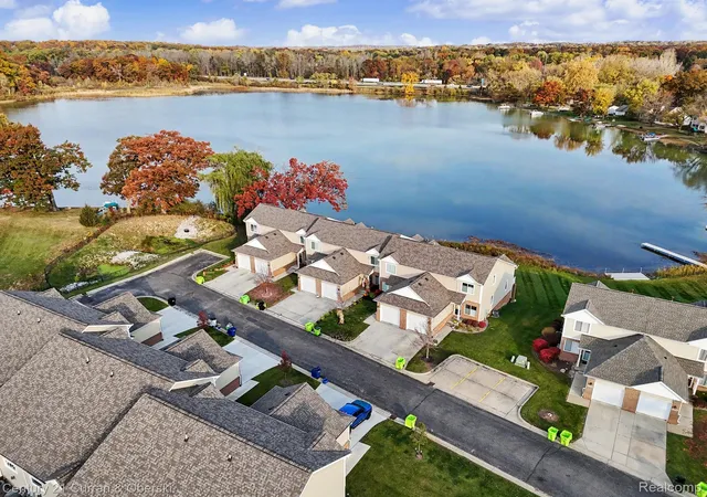 Photo 4 of Condo for sale at 11313 Woodruff Lake Dr, Brighton, MI 48116 | MLS# 20261087319 | Listing updated on 2026-10-29