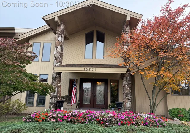 Photo 2 of Single family home for sale at 18731 Country Clb Cir, Riverview, MI 48193 | MLS# 20261087329 | Listing updated on 2026-10-30