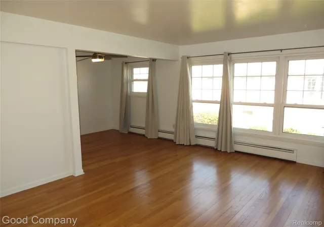 Listing Photo 2 - Condo for sale in building located at 3225 Benjamin Ave, Royal Oak, MI 48073 - Unit #14
