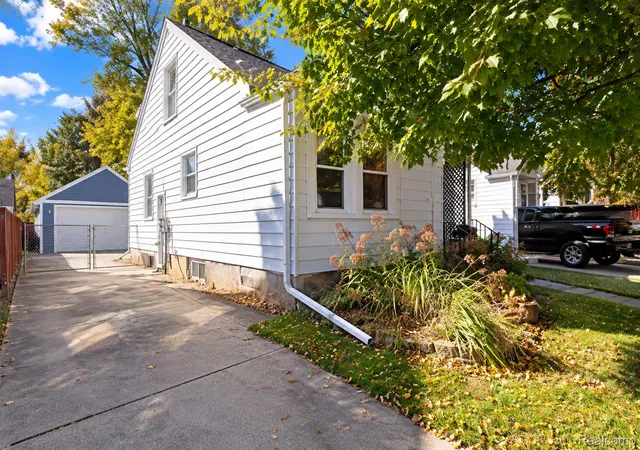 Photo 3 of Single family home for sale at 20024 Roscommon St, Harper Woods, MI 48225 | MLS# 20261087400 | Listing updated on 2026-10-30