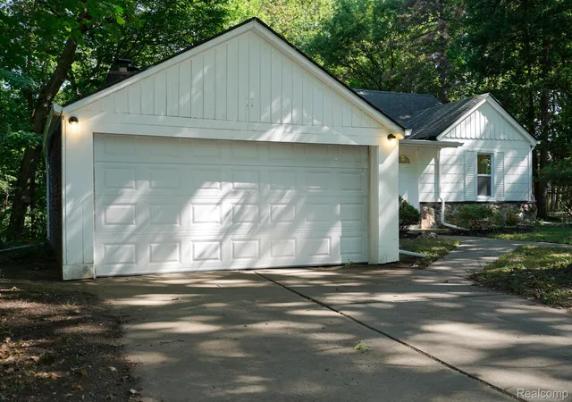Photo 1 of Single family home for sale at 24300 Simmons Ave, Southfield, MI 48033 | MLS# 20261087446 | Listing updated on 2026-10-29