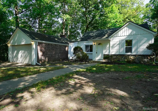 Photo 3 of Single family home for sale at 24300 Simmons Ave, Southfield, MI 48033 | MLS# 20261087446 | Listing updated on 2026-10-29