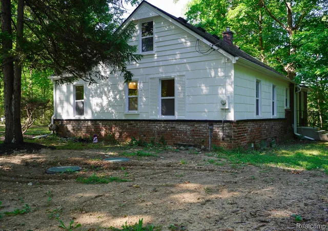 Photo 4 of Single family home for sale at 24300 Simmons Ave, Southfield, MI 48033 | MLS# 20261087446 | Listing updated on 2026-10-29