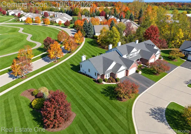 Listing Photo 5 - Condo for sale in building located at 6469 Clb Ct E, Grand Blanc, MI 48439 - Unit #1