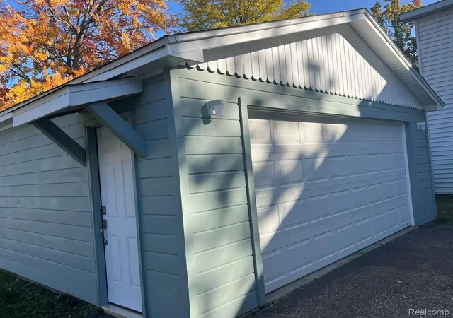 Photo 3 of Single family home for sale at 318 Beverly Dr, Prudenville, MI 48651 | MLS# 20261087473 | Listing updated on 2026-10-29