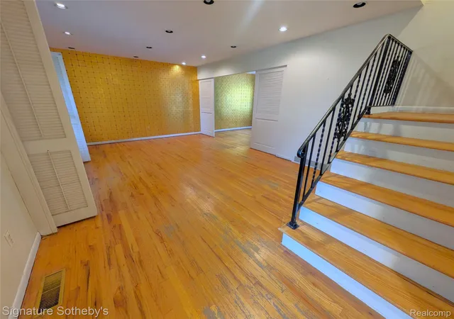 Photo 2 of Single family home for sale at 7432 Franklin Ridge Ln, West Bloomfield, MI 48322 | MLS# 20261087475 | Listing updated on 2026-10-29