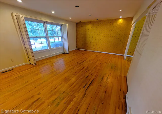 Photo 4 of Single family home for sale at 7432 Franklin Ridge Ln, West Bloomfield, MI 48322 | MLS# 20261087475 | Listing updated on 2026-10-29
