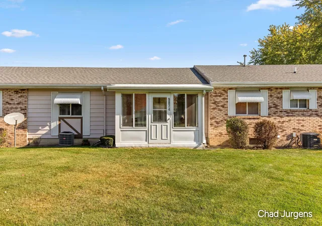 Listing Photo 1 - Condo for sale in building located at 5874 Leisure S Dr SE, Grand Rapids, MI 49548 - Unit #266