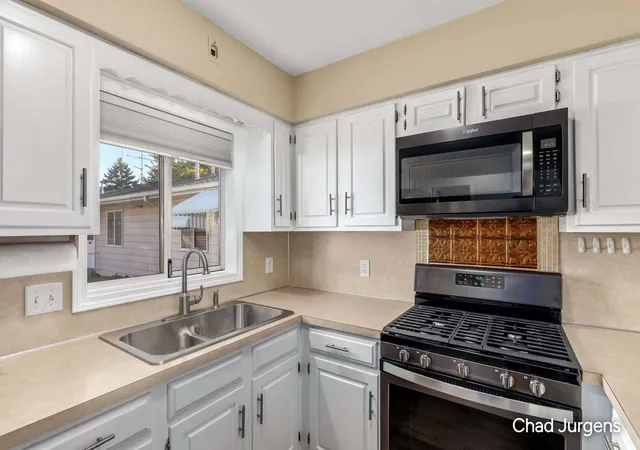 Listing Photo 5 - Condo for sale in building located at 5874 Leisure S Dr SE, Grand Rapids, MI 49548 - Unit #266