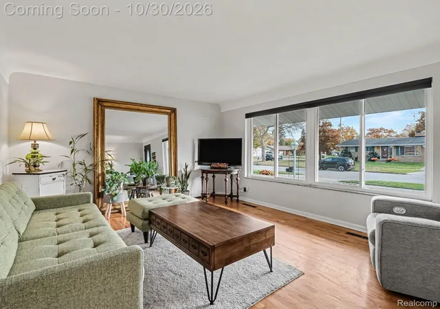 Photo 2 of Single family home for sale at 409 Chestnut St, Flushing, MI 48433 | MLS# 20261087493 | Listing updated on 2026-10-30