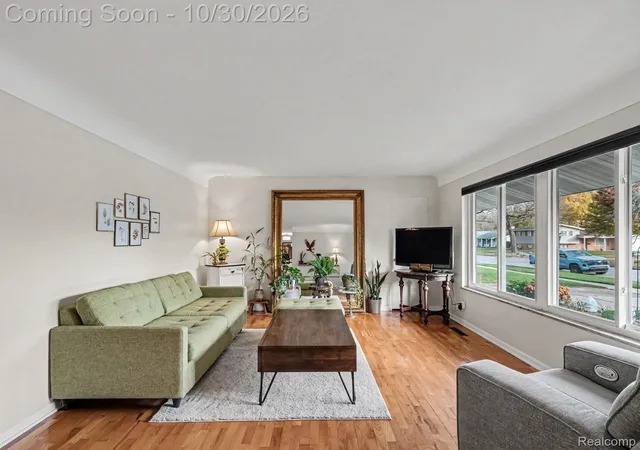 Photo 3 of Single family home for sale at 409 Chestnut St, Flushing, MI 48433 | MLS# 20261087493 | Listing updated on 2026-10-30