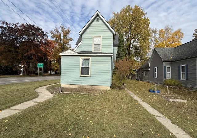Photo 3 of Multi family home for sale at 630 W 8th Street, Traverse City, MI 49684 | MLS# 78080074959 | Listing updated on 2026-10-29
