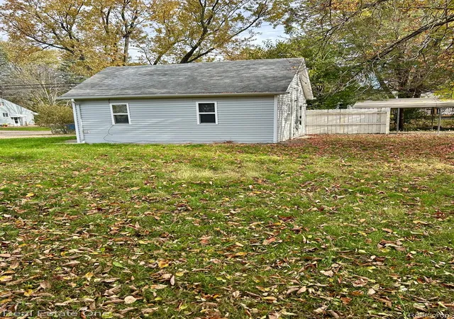Photo 2 of Single family home for sale at 2853 Peerless Ave, Waterford, MI 48328 | MLS# 20261087575 | Listing updated on 2026-10-29