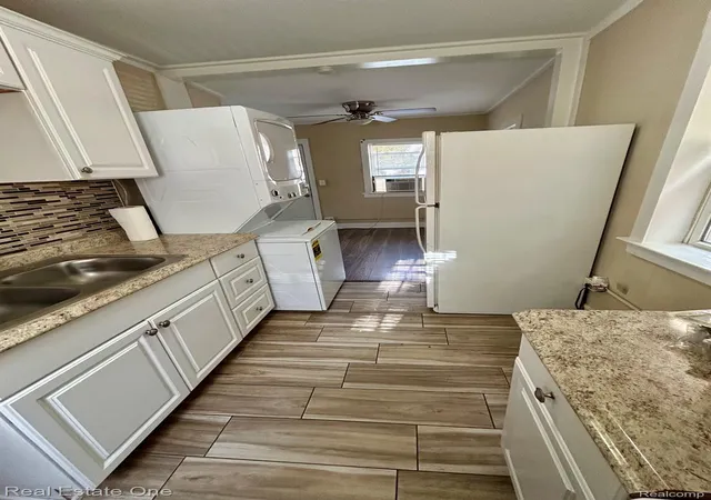 Photo 3 of Single family home for sale at 2853 Peerless Ave, Waterford, MI 48328 | MLS# 20261087575 | Listing updated on 2026-10-29