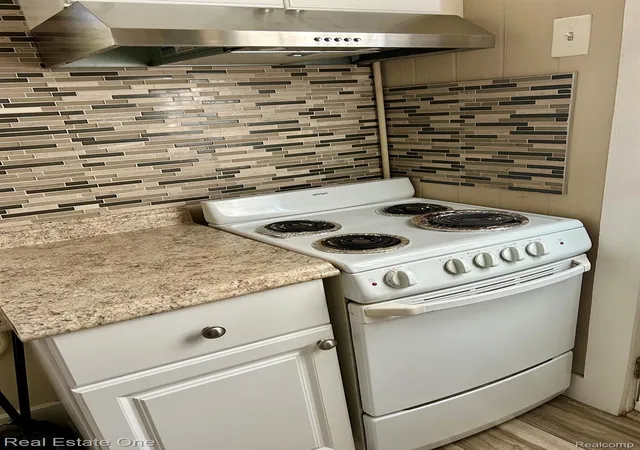 Photo 4 of Single family home for sale at 2853 Peerless Ave, Waterford, MI 48328 | MLS# 20261087575 | Listing updated on 2026-10-29