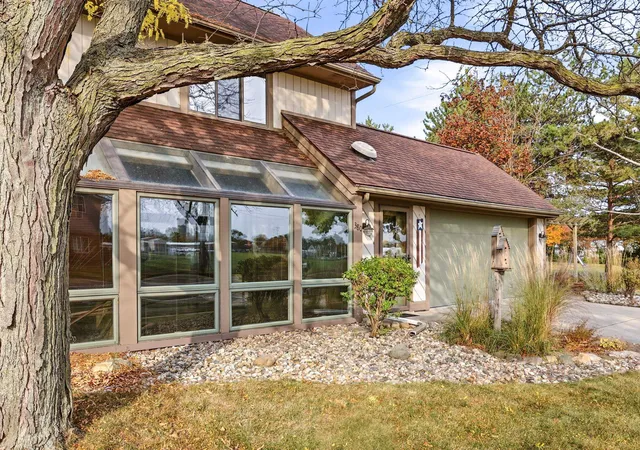 Photo 2 of Single family home for sale at 380 W Schleier St, Frankenmuth, MI 48734 | MLS# 61050226280 | Listing updated on 2026-10-29