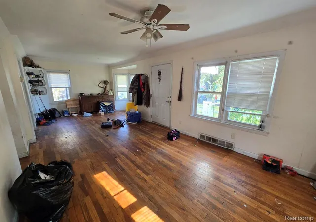 Photo 3 of Single family home for sale at 6570 Ziegler St, Taylor, MI 48180 | MLS# 20261087615 | Listing updated on 2026-10-29