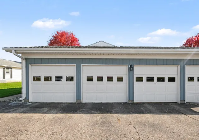 Listing Photo 2 - Condo for sale in building located at 504 Leisure Acres St NW, Sparta, MI 49345 - Unit #10
