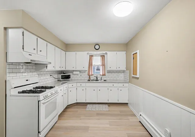 Listing Photo 5 - Condo for sale in building located at 504 Leisure Acres St NW, Sparta, MI 49345 - Unit #10