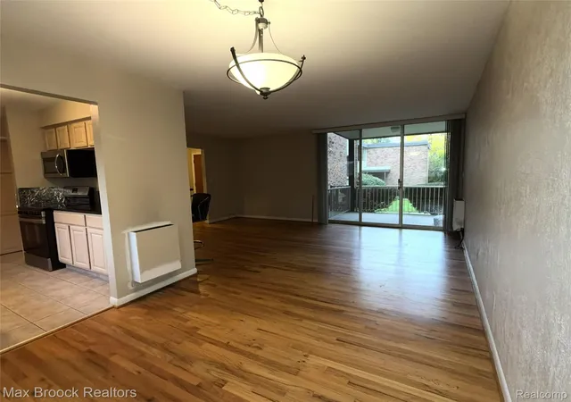 Photo 3 of Condo for sale at 4049 W Maple Rd, Bloomfield Hills, MI 48301 | MLS# 20261087649 | Listing updated on 2026-10-29