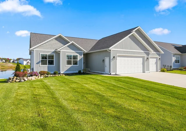 Photo 2 of Single family home for sale at 7320 Yellowstone Dr, Hudsonville, MI 49426 | MLS# 65026057557 | Listing updated on 2026-10-29