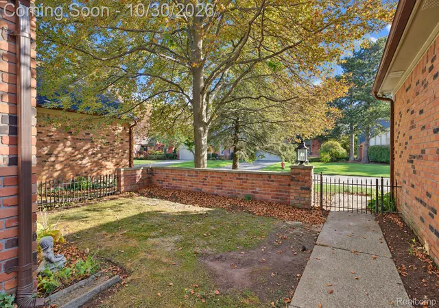 Photo 4 of Single family home for sale at 30449 Ramblewood Clb Dr, Farmington Hills, MI 48331 | MLS# 20261087688 | Listing updated on 2026-10-30