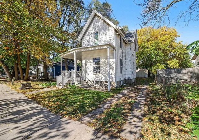 Photo 3 of Single family home for sale at 205 Marquette Ave, Bay City, MI 48706 | MLS# 61050226302 | Listing updated on 2026-10-29