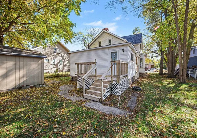 Photo 4 of Single family home for sale at 205 Marquette Ave, Bay City, MI 48706 | MLS# 61050226302 | Listing updated on 2026-10-29